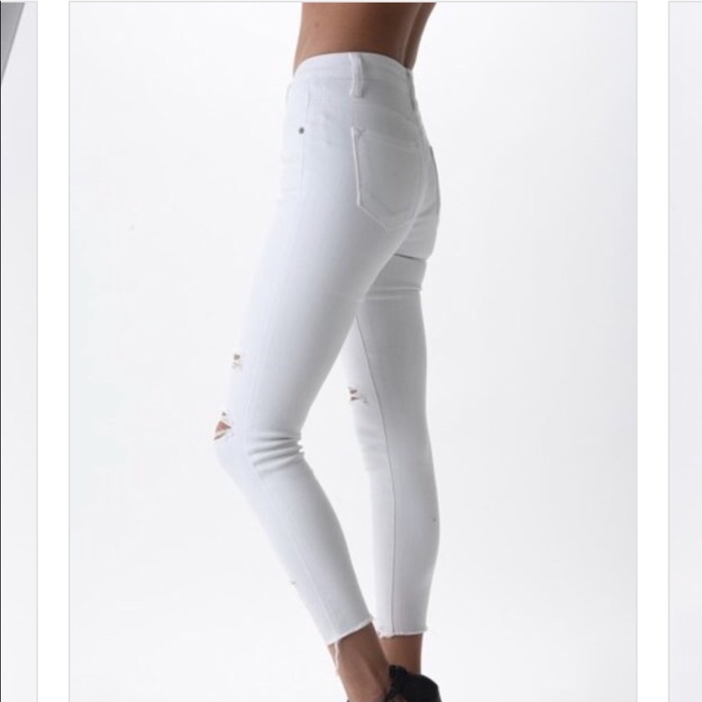 Distressed frayed white skinny jeans!. - Picture 5 of 8